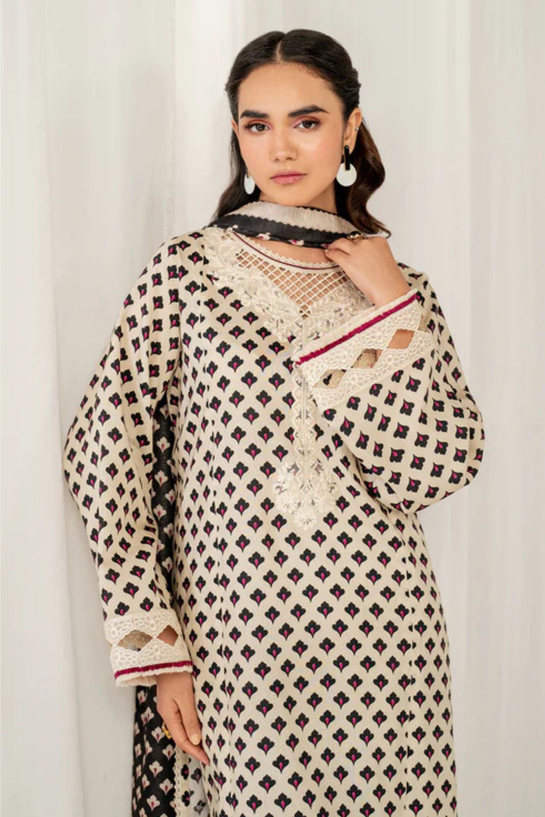 Baroque Digital Printed Linen 3PC Suit | Cream & Black | Embroidered Neck & Daman Patch
